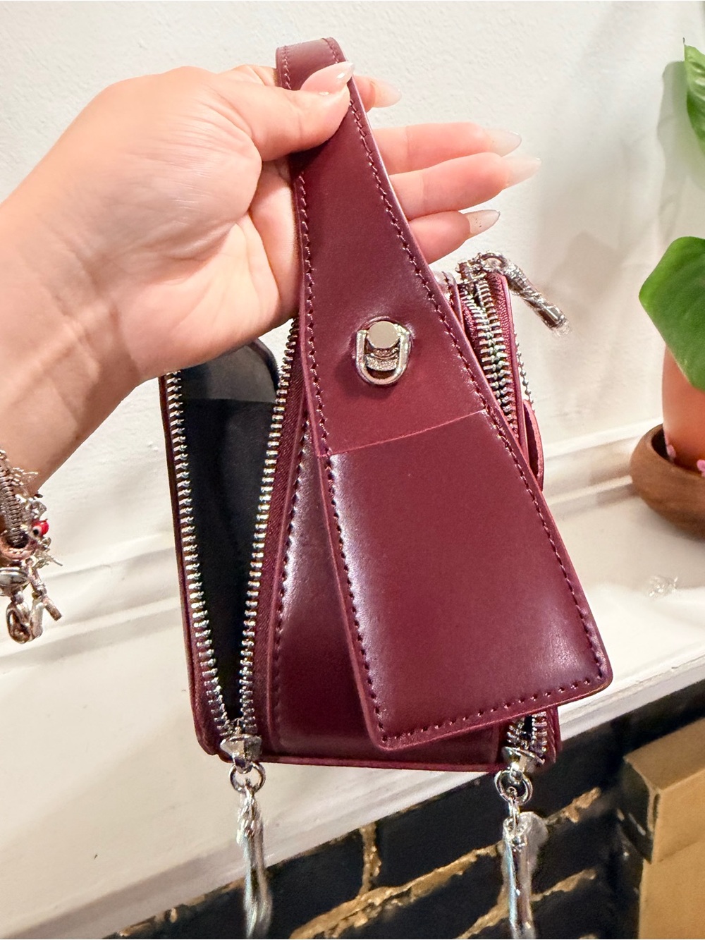 Vintage genuine leather Structured Leather Crossbody Bag in Burgundy - Picture 10 of 17
